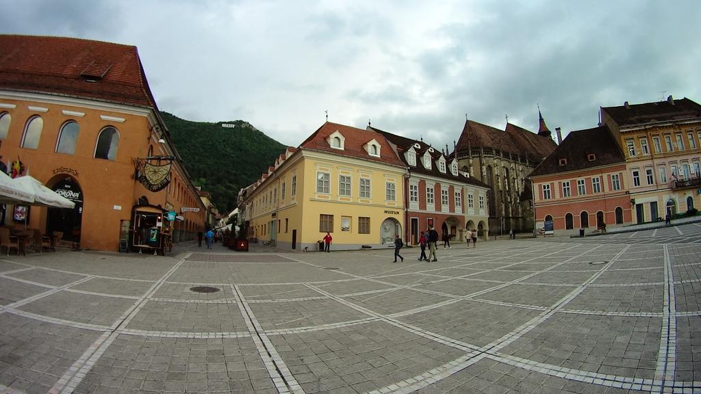 Black Church Studio Brasov Ngoại thất bức ảnh